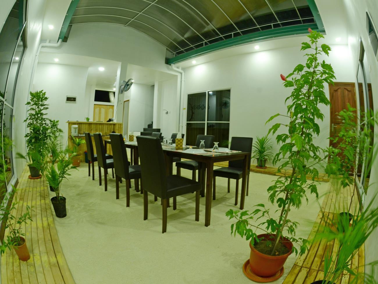 Royal Pearl Inn Maafushi Exteriör bild