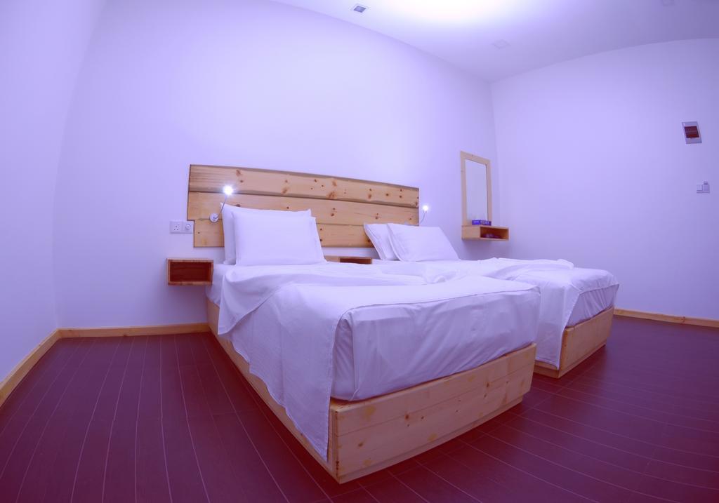 Royal Pearl Inn Maafushi Exteriör bild