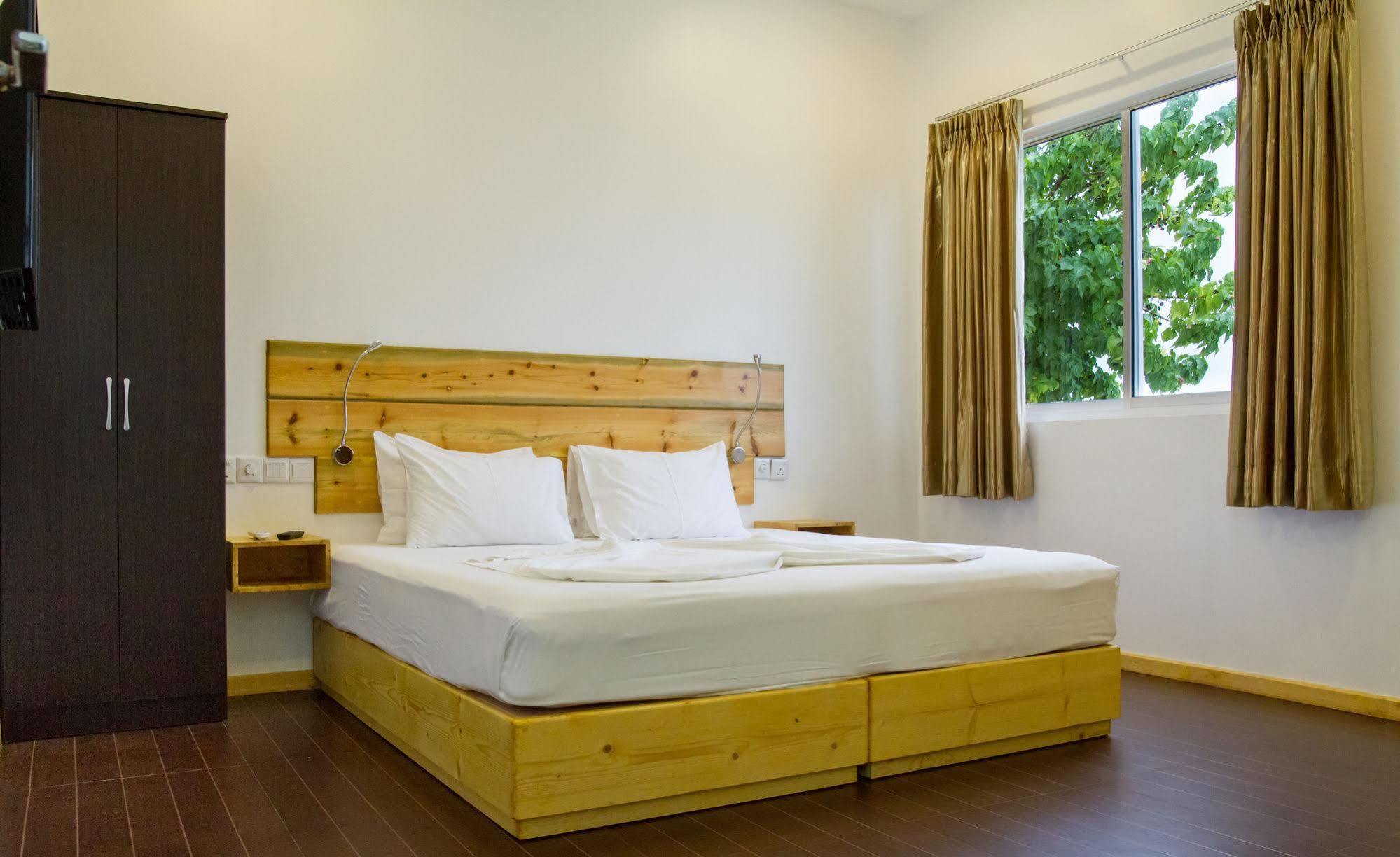 Royal Pearl Inn Maafushi Exteriör bild
