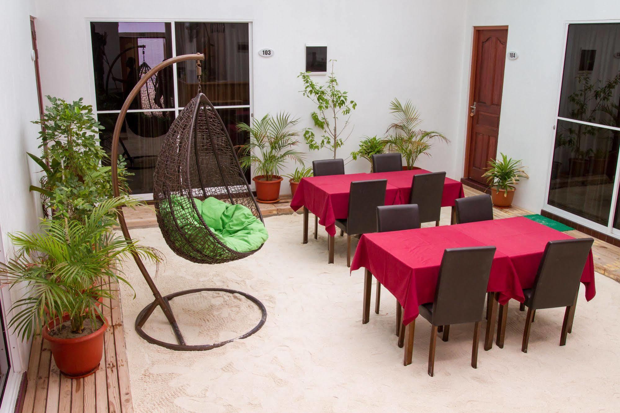 Royal Pearl Inn Maafushi Exteriör bild