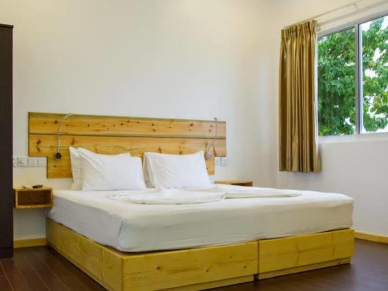 Royal Pearl Inn Maafushi Exteriör bild